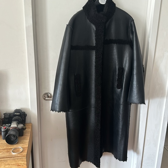 APPARIS Tilly 2  Sherpa Faux Leather Overcoat reversible - Picture 3 of 5